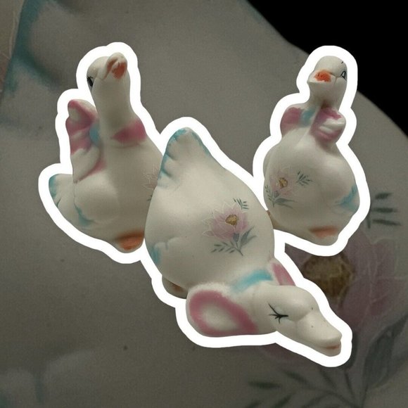 Vintage 1970s Pastel Painted Ceramic/Porcelain Baby Ducks, Set of 3 MCM Decor - Picture 4 of 16